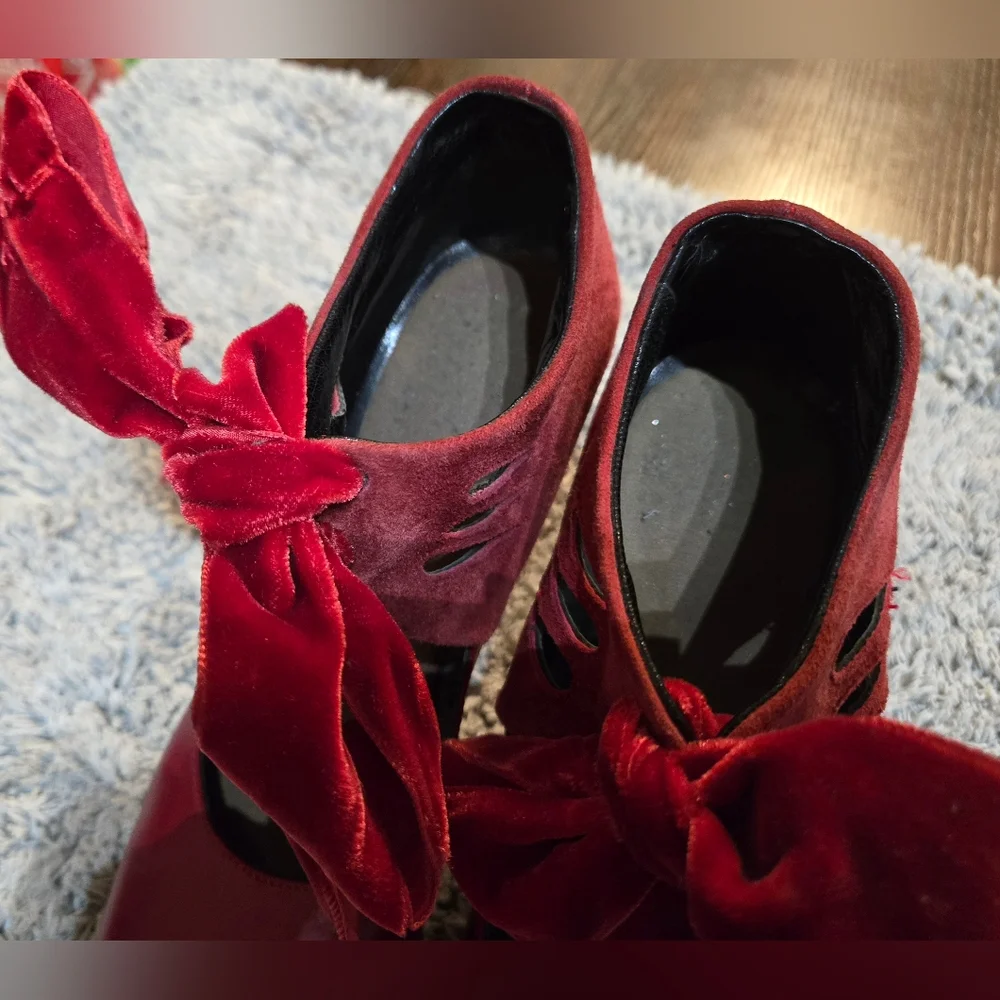 John Fluevog Red Velvet Bow Heels - Picture 9 of 12